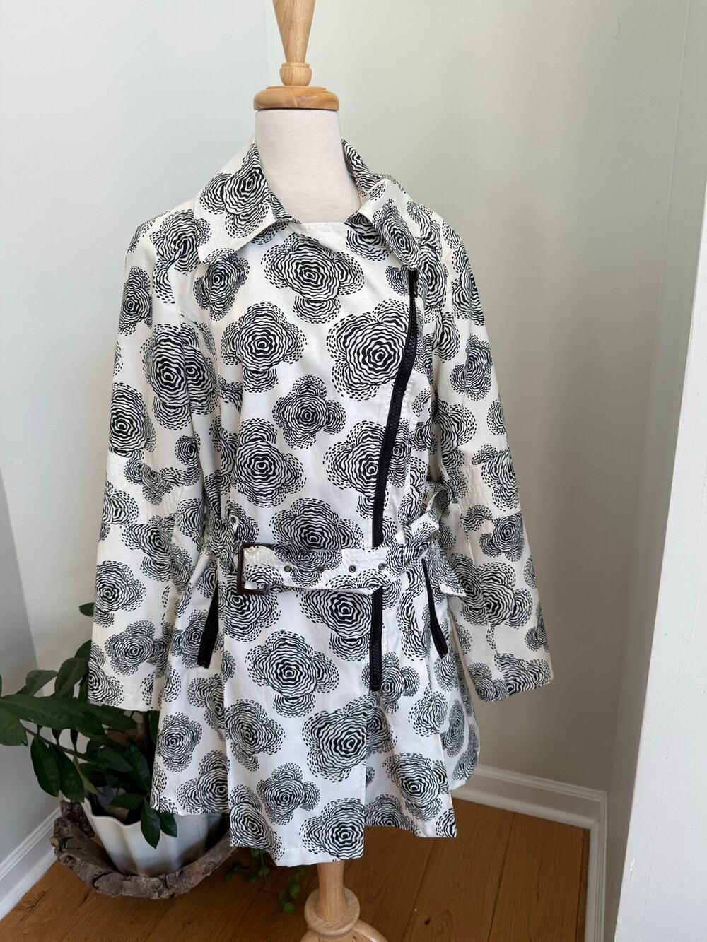 Black Rivet Women’s XL Black & White Floral Belted Rain Coat Trench Jacket